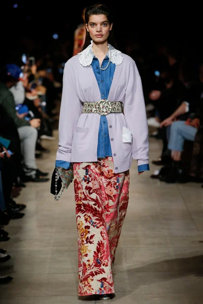 Look 48
